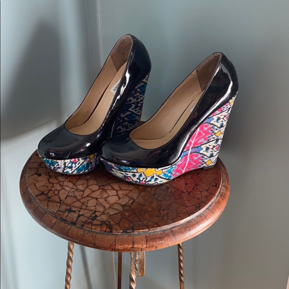Never been worn Steve Madden wedge